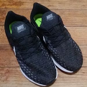 Nike Pegasus Flyease size 8